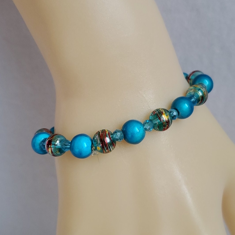 Womens blue and gold beaded stretch bracelet